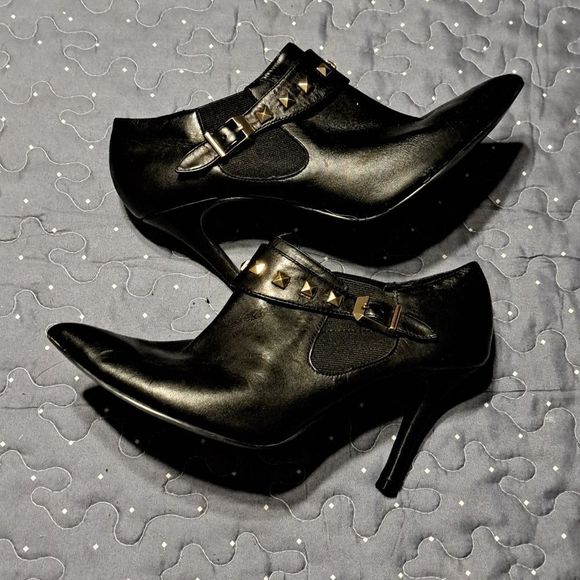 Guess black ankle boot heels size 8.5 - Picture 1 of 6